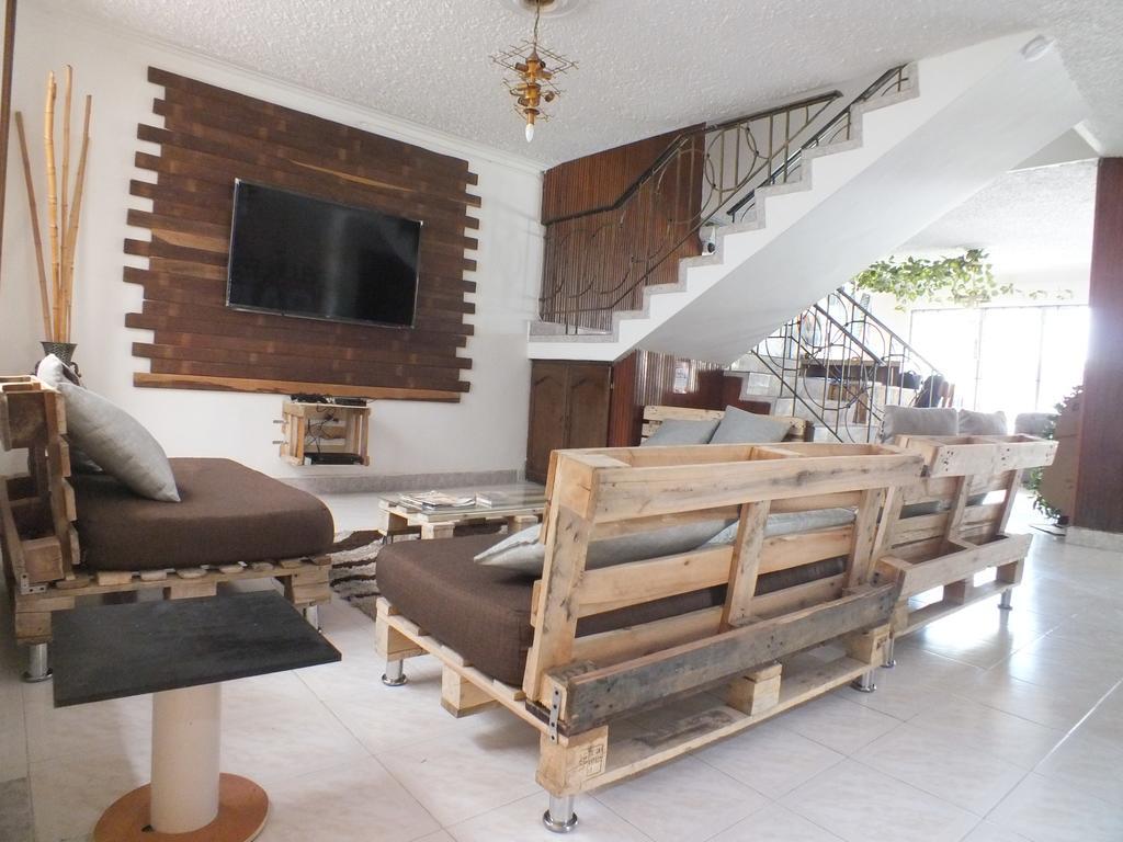 Hostal Casa Paraiso Медельин Экстерьер фото