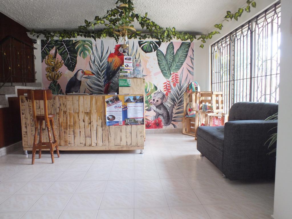 Hostal Casa Paraiso Медельин Экстерьер фото
