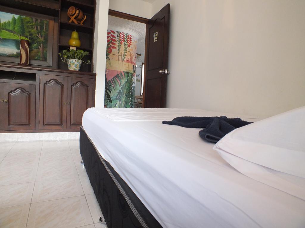 Hostal Casa Paraiso Медельин Номер фото