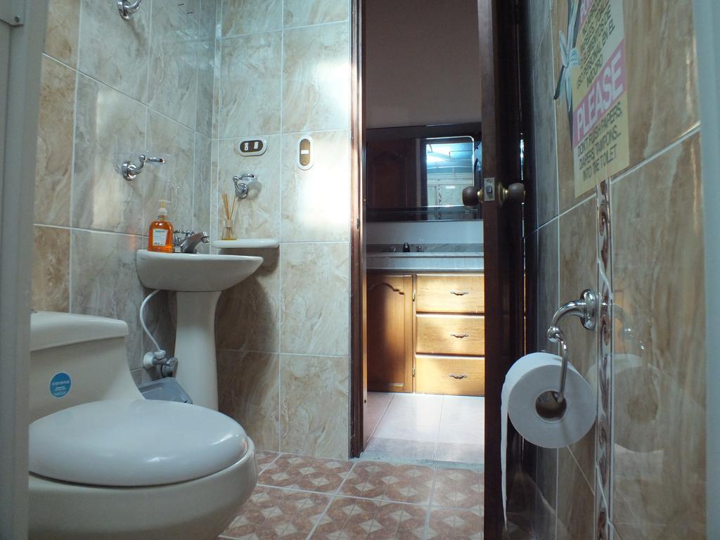 Hostal Casa Paraiso Медельин Экстерьер фото