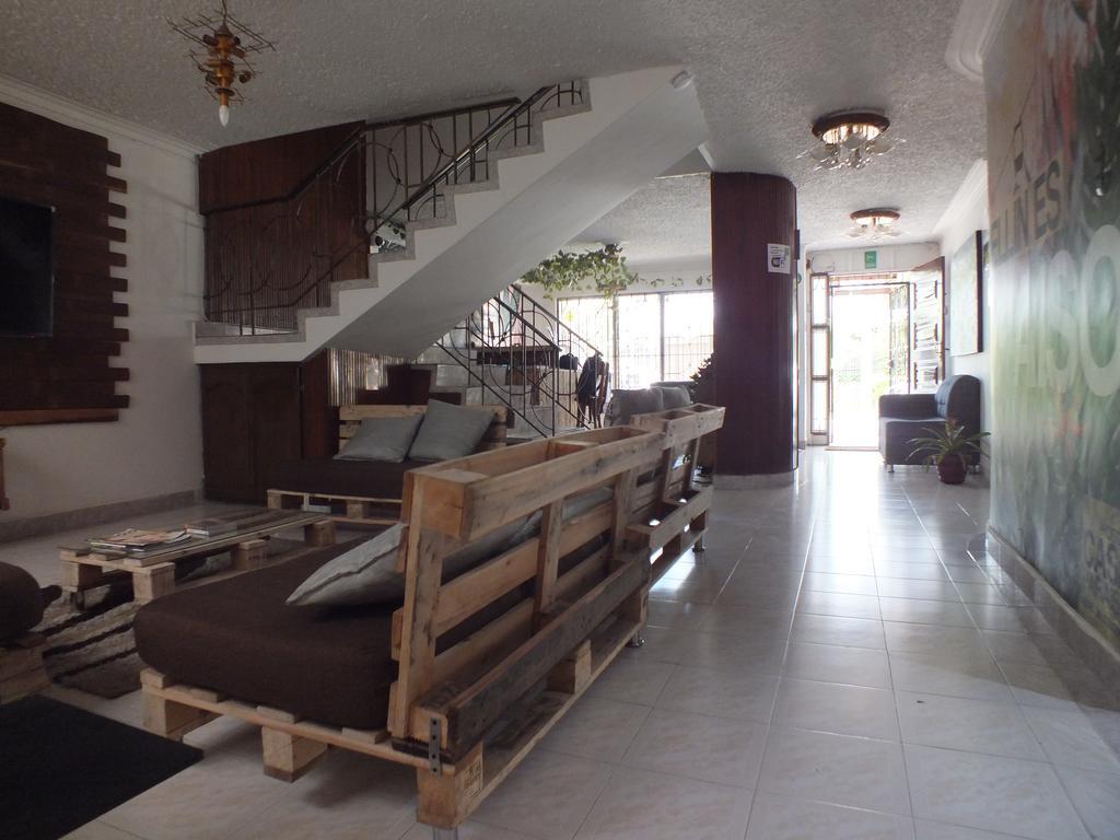 Hostal Casa Paraiso Медельин Экстерьер фото