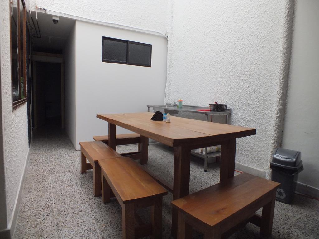 Hostal Casa Paraiso Медельин Экстерьер фото