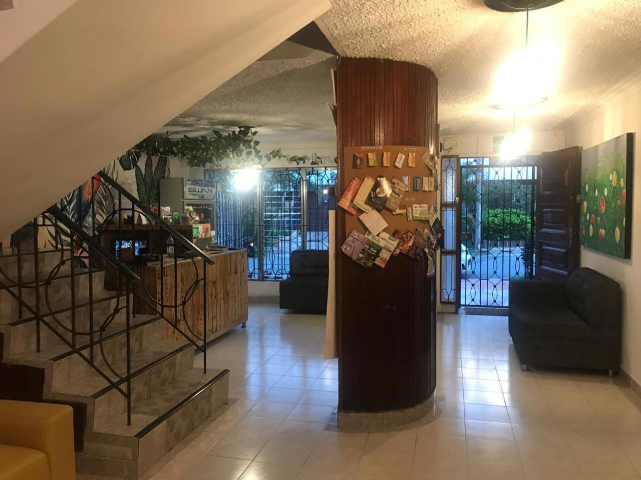 Hostal Casa Paraiso Медельин Экстерьер фото